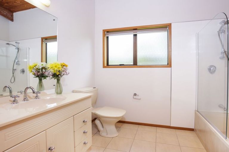 Photo of property in 45 West Lynn Road, Titirangi, Auckland, 0604