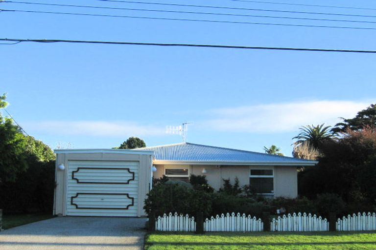 Photo of property in 35 Gray Avenue, Paraparaumu Beach, Paraparaumu, 5032