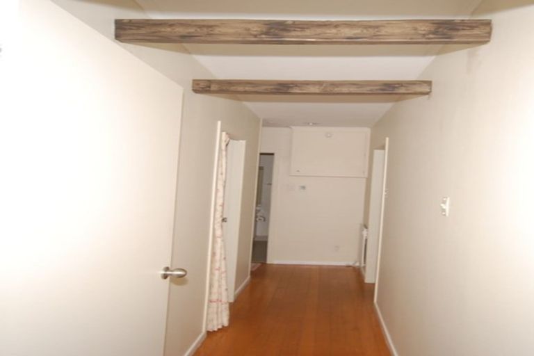 Photo of property in 21 Amberley Avenue, Te Atatu South, Auckland, 0610