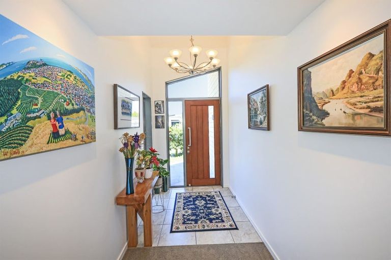 Photo of property in 14 Raven Grove, Havelock North, 4130