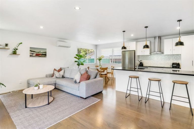 Photo of property in 63 Lynn Road, Bayview, Auckland, 0629