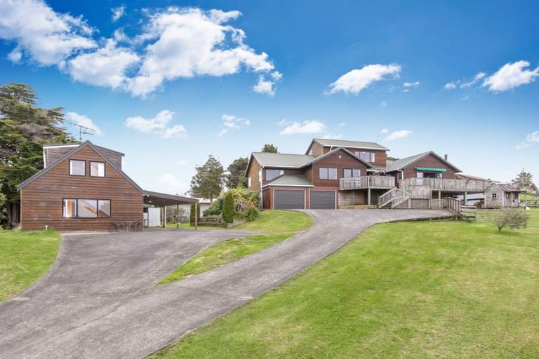 Photo of property in 2 Laingfield Terrace, Laingholm, Auckland, 0604