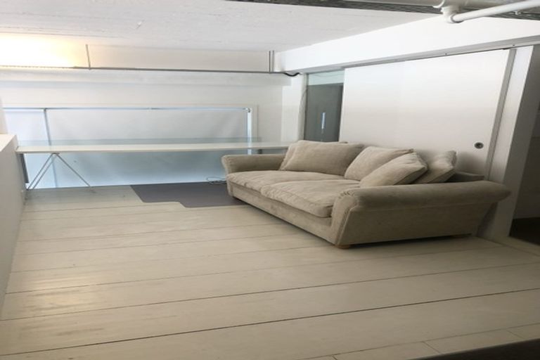 Photo of property in Stadium Garden Flats, 110/107 Thorndon Quay, Pipitea, Wellington, 6011