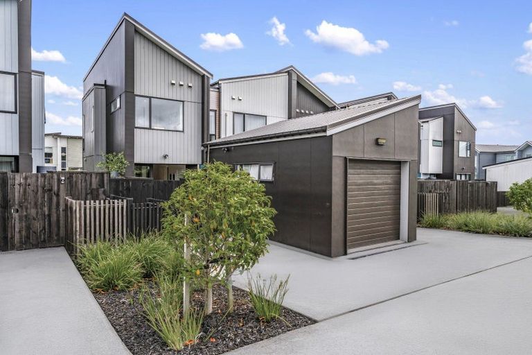 Photo of property in 10 Walter Merton Road, Hobsonville, Auckland, 0616