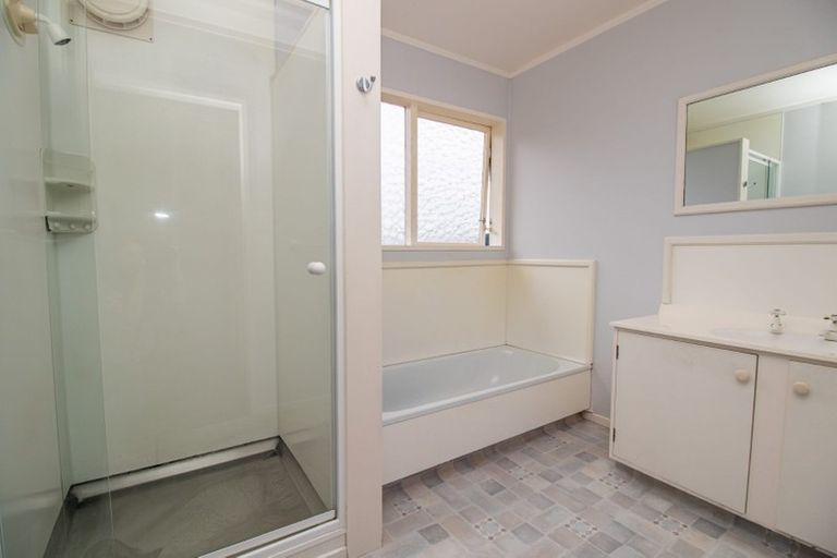 Photo of property in 17 Peterhouse Street, Tawa, Wellington, 5028