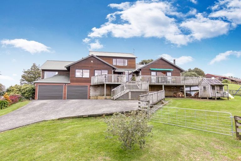 Photo of property in 2 Laingfield Terrace, Laingholm, Auckland, 0604