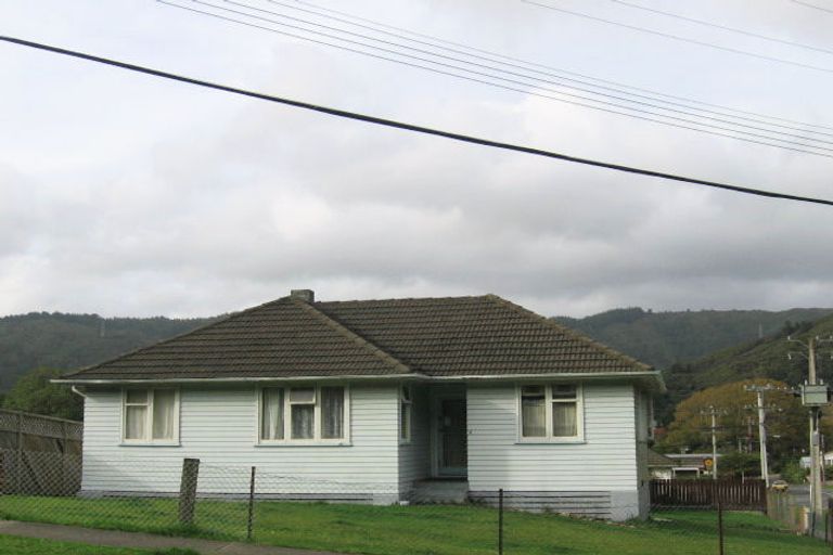 Photo of property in 4 Logie Street, Stokes Valley, Lower Hutt, 5019