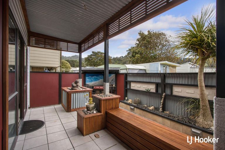 Photo of property in 28 Ocean View Road, Waihi Beach, 3611