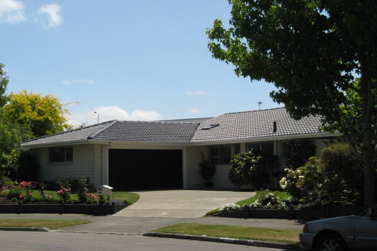Photo of property in 16 Stormont Place, Avonhead, Christchurch, 8042