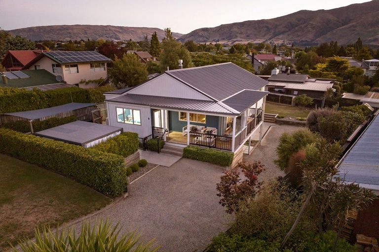 Photo of property in 9 Rimu Lane, Wanaka, 9305
