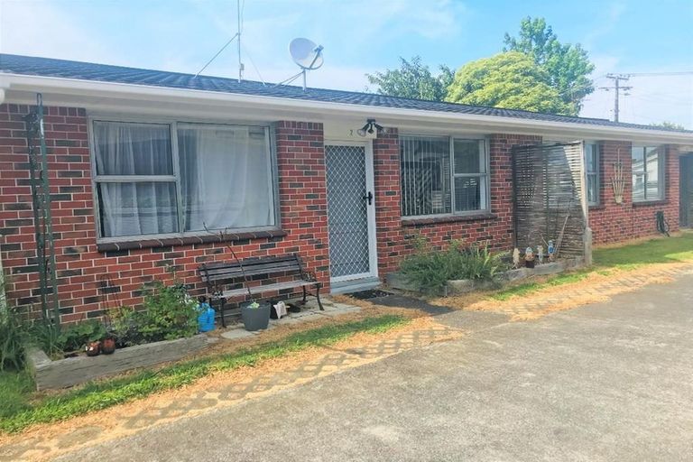 Photo of property in 2/11 Moa Road, Point Chevalier, Auckland, 1022