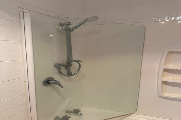 Photo of property in 188 Lake Road, Northcote, Auckland, 0627