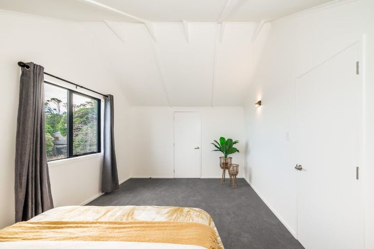 Photo of property in 10 Kakariki Grove, Waikanae, 5036