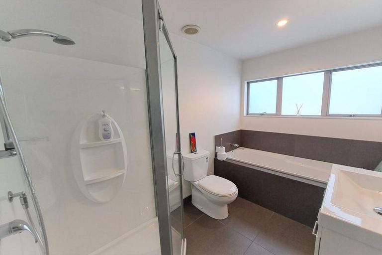 Photo of property in 14a Bank Street, Hillcrest, Auckland, 0627