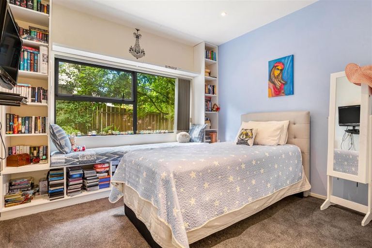 Photo of property in 8a Horizon Way, West Harbour, Auckland, 0618