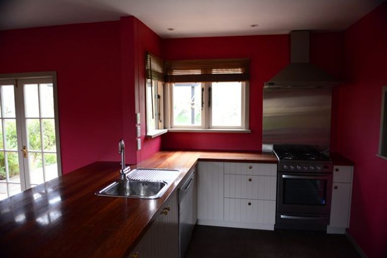 Photo of property in 65 Havelock Road, Havelock North, 4130