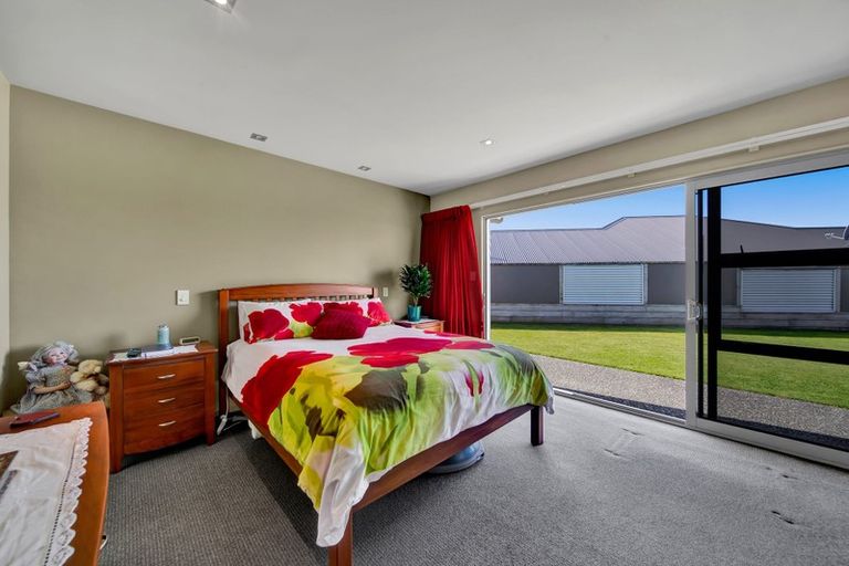 Photo of property in 33 Dillon Drive, Bell Block, New Plymouth, 4312