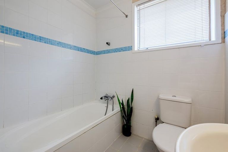 Photo of property in 10/26a Sunnynook Road, Sunnynook, Auckland, 0620
