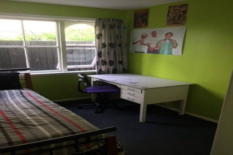 Photo of property in 12 Ladbrokes Place, Fendalton, Christchurch, 8052