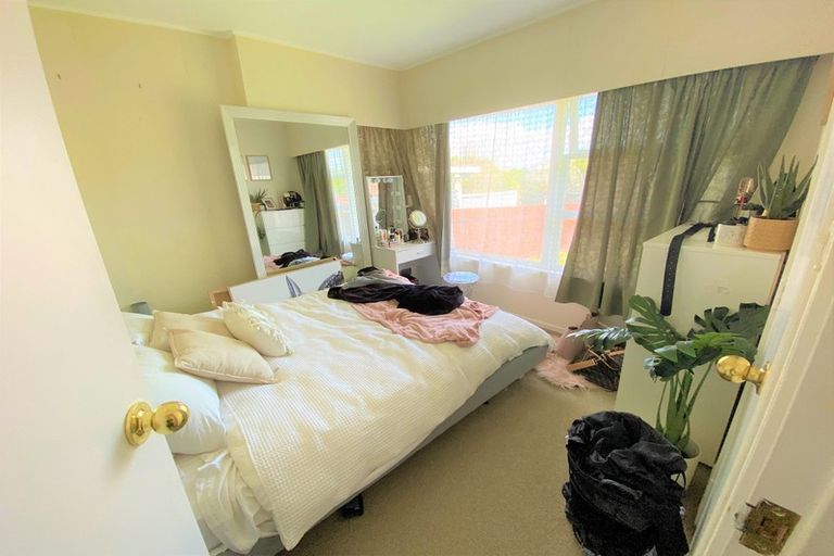 Photo of property in 49 Tupaki Place, Pakuranga Heights, Auckland, 2010