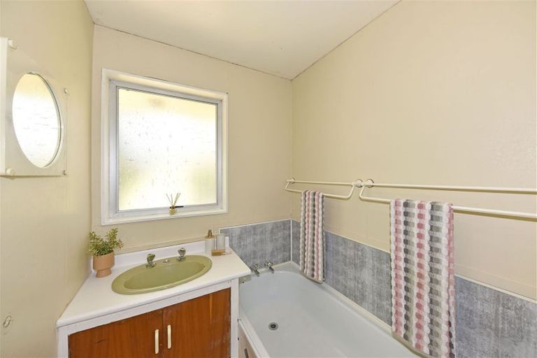 Photo of property in 1/11a Glen Place, Parklands, Christchurch, 8083