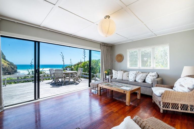 Photo of property in 20 Garden Road, Piha, 0772