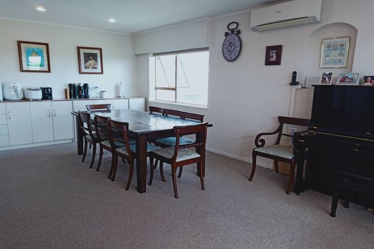 Photo of property in 1/166 Fisher Parade, Farm Cove, Auckland, 2012