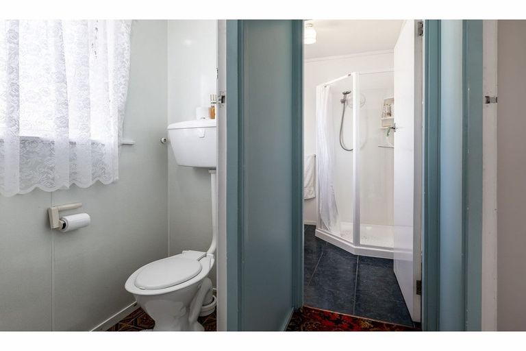 Photo of property in 11 Archlynn Road, Kelston, Auckland, 0602