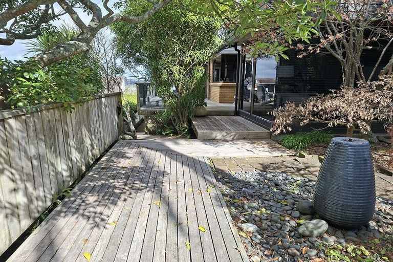 Photo of property in 1/1 Carlisle Road, Torbay, Auckland, 0630