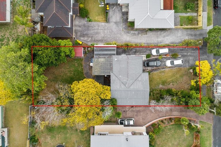 Photo of property in 11 Stephen Avenue, Henderson, Auckland, 0610