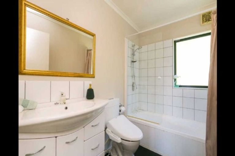 Photo of property in 67 Dress Circle, Newlands, Wellington, 6037