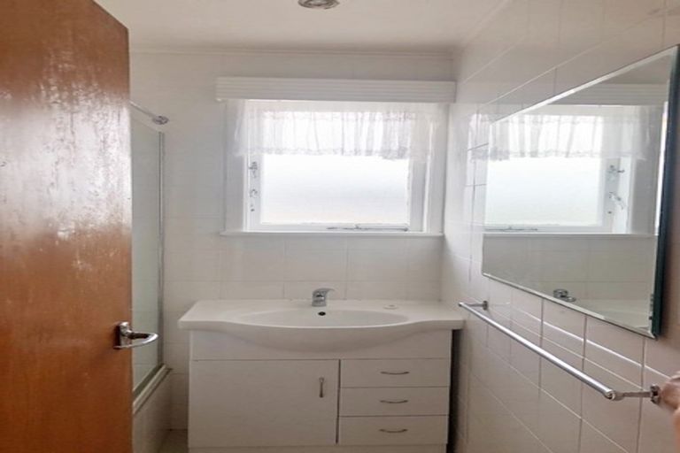Photo of property in 4 Beverly Place, New Lynn, Auckland, 0600