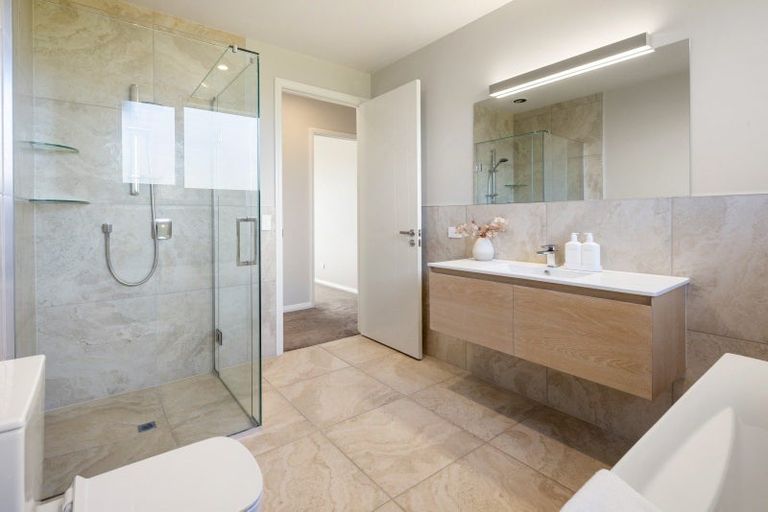 Photo of property in 129 Saint Kilda Road, Cambridge, 3434