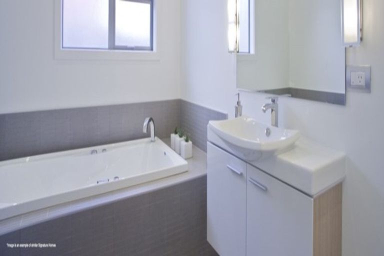 Photo of property in 4 Mackillop Way, Brooklands, New Plymouth, 4310