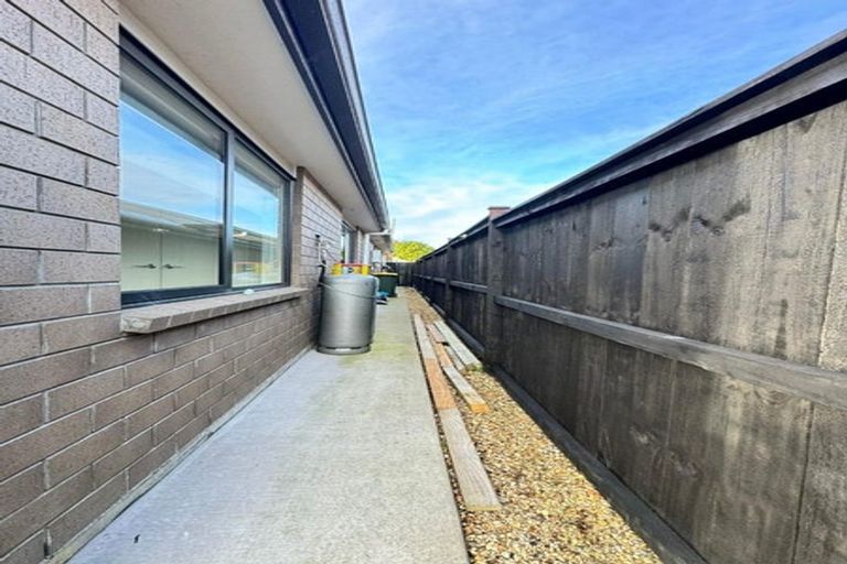 Photo of property in 8 Pakaraka Drive, Papakura, 2110