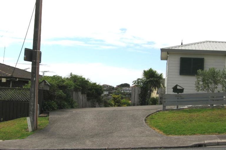 Photo of property in 2/1003 Beach Road, Torbay, Auckland, 0630