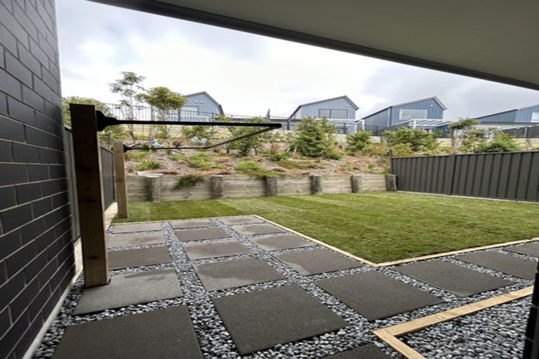 Photo of property in 15 Koreke Close, Kenepuru, Porirua, 5022