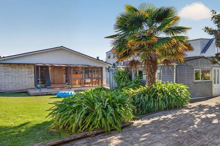 Photo of property in 2/7 Pomelo Road, Te Atatu South, Auckland, 0610