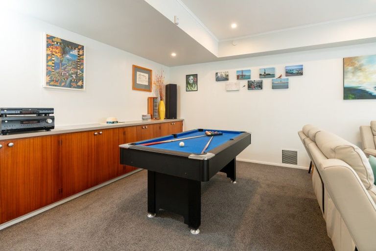 Photo of property in 14 Cavendish Square, Strathmore Park, Wellington, 6022