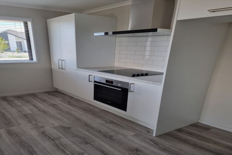 Photo of property in 2 Cabbage Close, Halswell, Christchurch, 8025