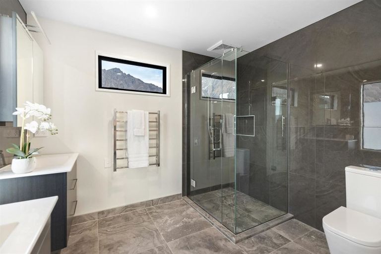 Photo of property in 21 Soudley Court, Jacks Point, Queenstown, 9371