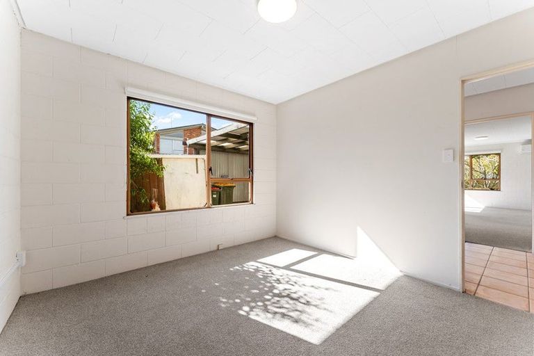 Photo of property in 6 Quo Vadis Place, Red Beach, 0932