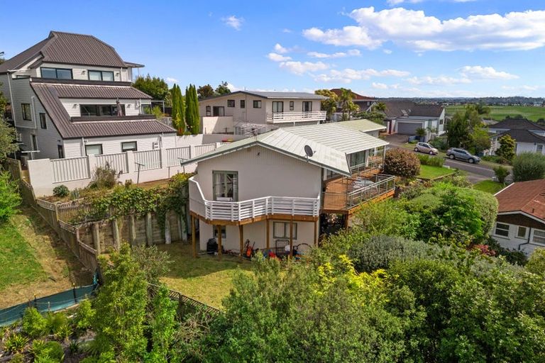 Photo of property in 8 Copperfield Terrace, Mellons Bay, Auckland, 2014