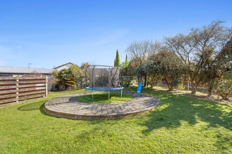 Photo of property in 6 Wairau Place, Kelvin Grove, Palmerston North, 4414