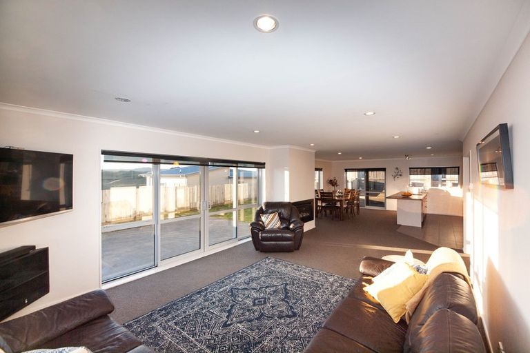 Photo of property in 187 Mark Avenue, Grenada Village, Wellington, 6037