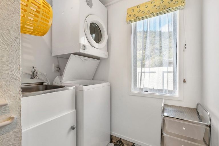 Photo of property in 6 Rutland Street, Picton, 7220