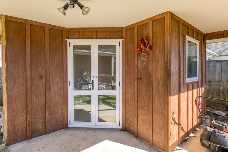 Photo of property in 15 Okarito Avenue, Levin, 5510