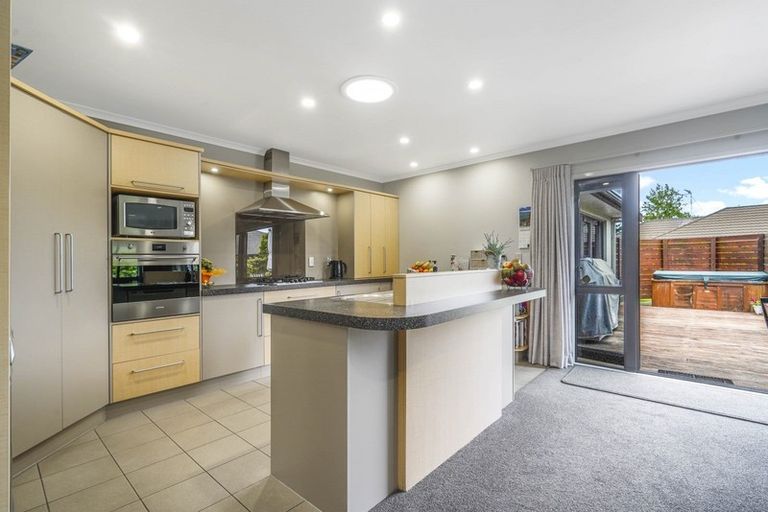 Photo of property in 90 Saint James Drive, Huntington, Hamilton, 3210