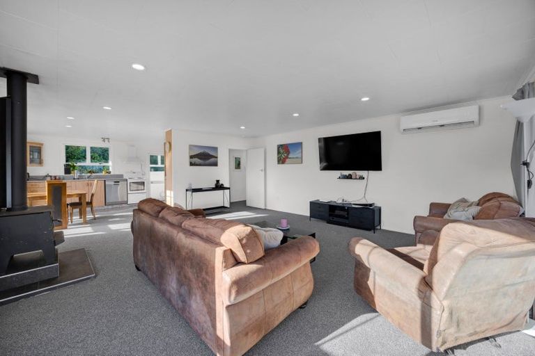 Photo of property in 13 Bridger Place, Eltham, 4322