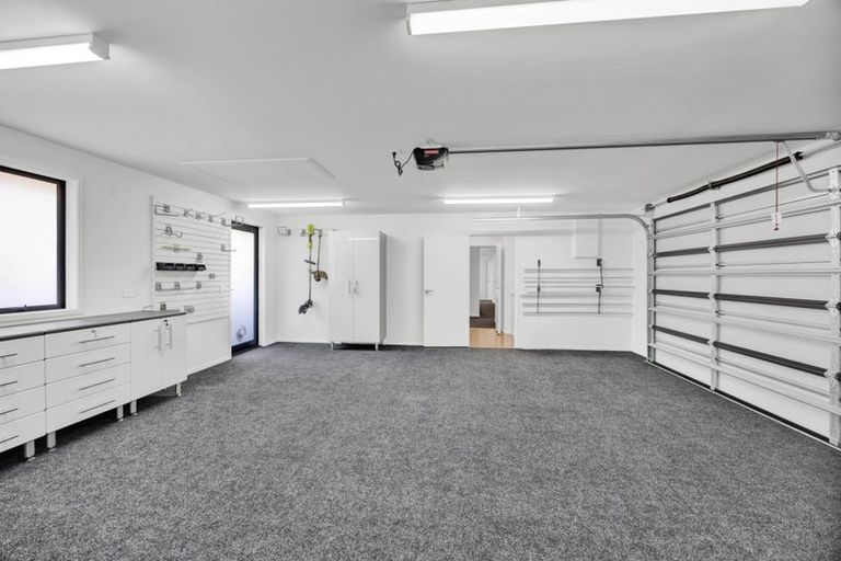 Photo of property in 5 Aheahea Way, Hurworth, New Plymouth, 4310